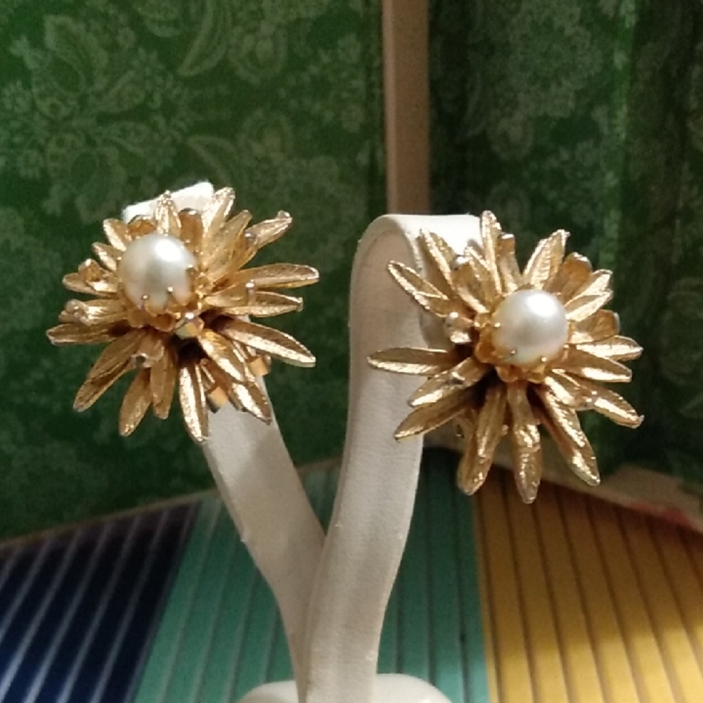 Vintage Gold With Faux Pearl Mcm Starburst Clip On Earrings